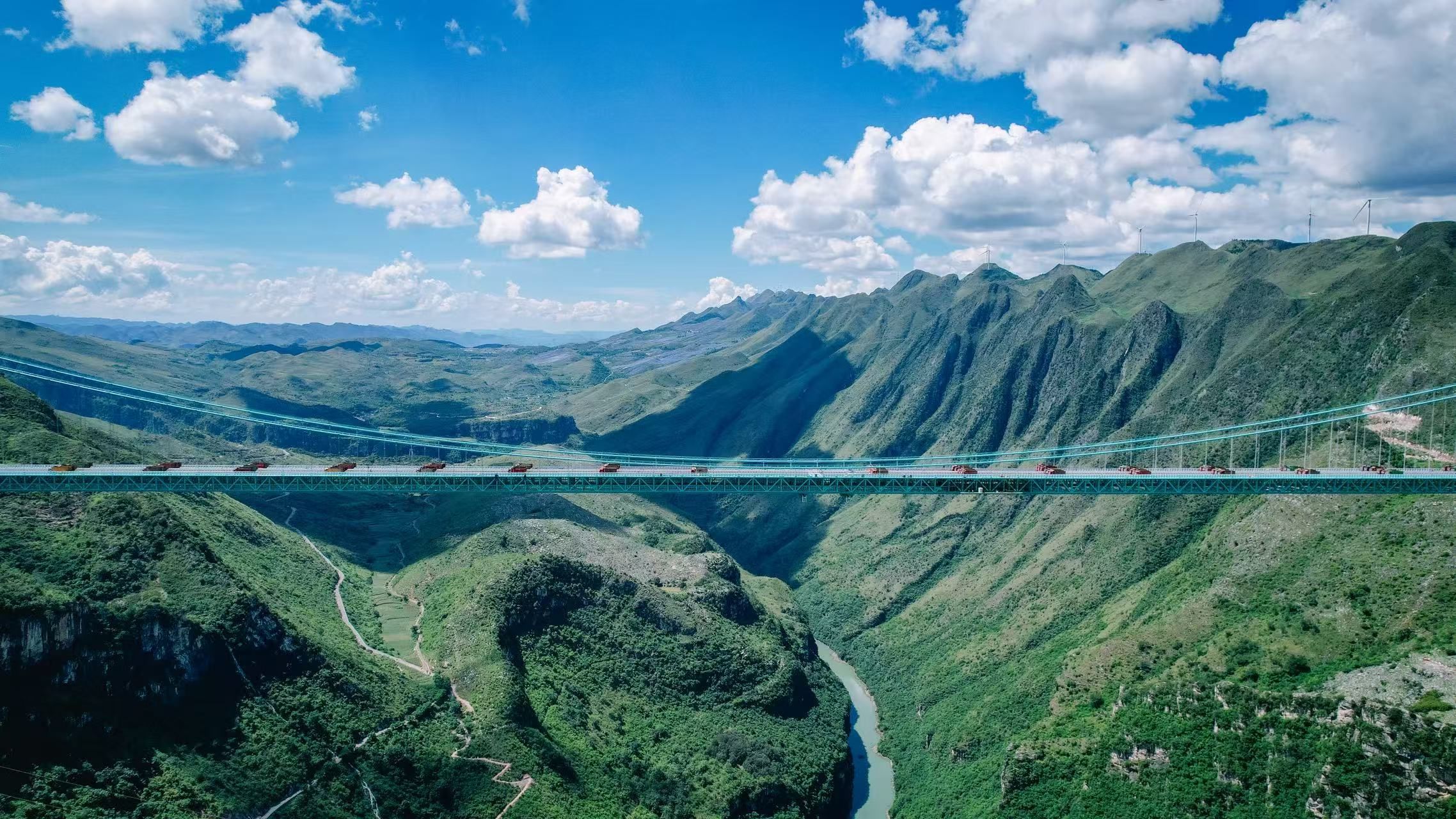 双桥飞渡北盘江：从烽火记忆到复兴之路的钢索跨度