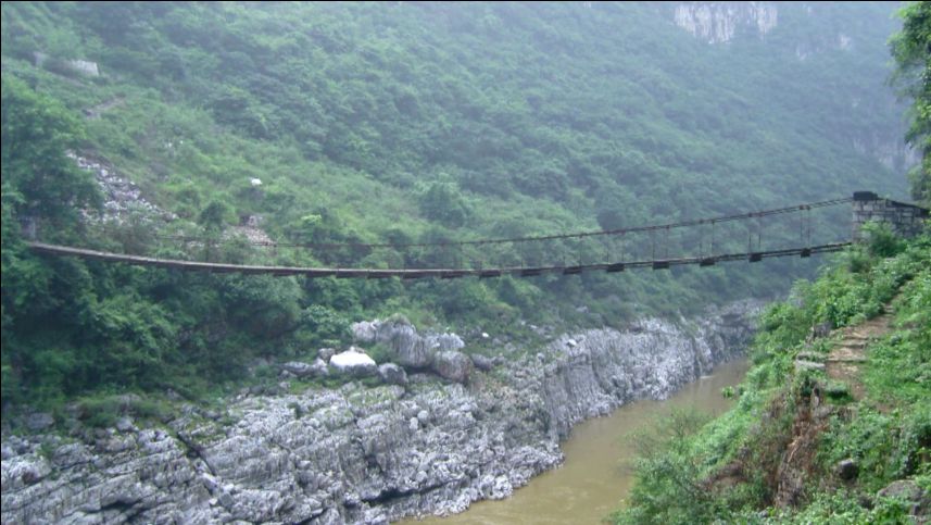 双桥飞渡北盘江：从烽火记忆到复兴之路的钢索跨度