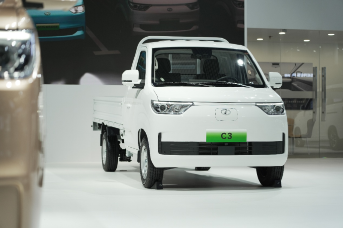 全域智慧 引领未来！瑞驰汽车携多款全域智慧新品亮相2025世界智博会