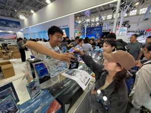 大国重器浓缩版！卡游两款航空文创亮相长春航空展