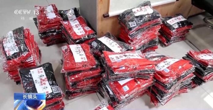 照亮老人回家路 这位民警8年送出3000多套防走失服